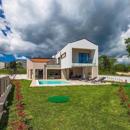 Ogradina Сasa de vacaciones Pula